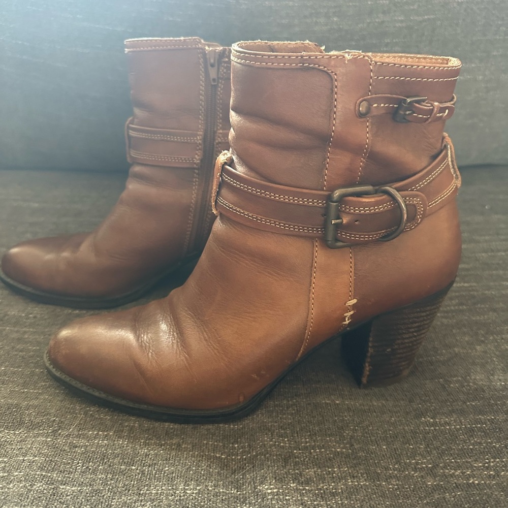 Brown leather upper lining size 11M ankle boots by Sofft in excellent used cond